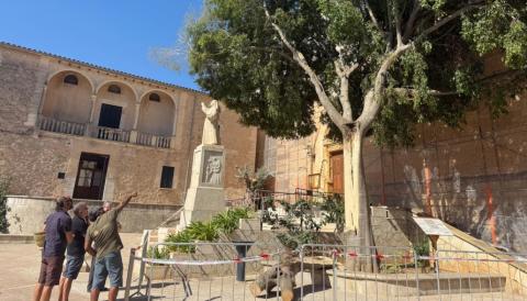 Revisió i actuació als lledoners de la plaça de la Vila
